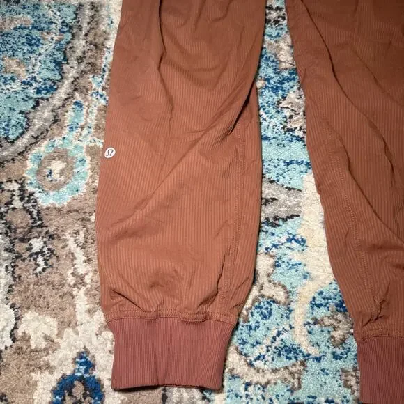 Lululemon Dance Studio Mid-Rise Jogger 8 - Picture 4 of 4